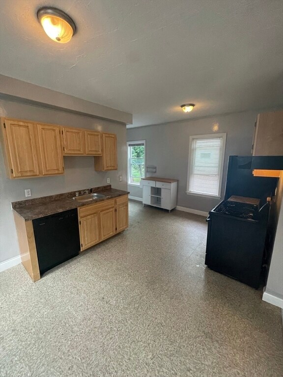 Building Photo - 16-18 Brackett St