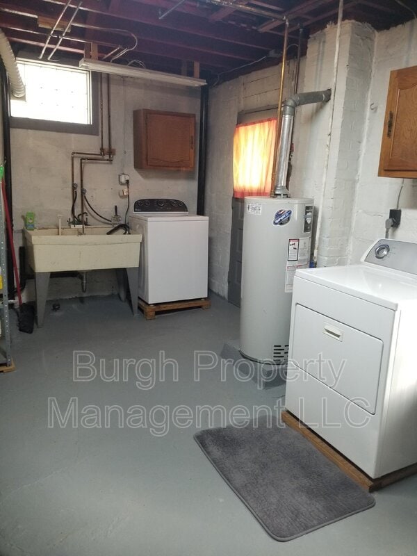 Building Photo - 944 Jackman Ave