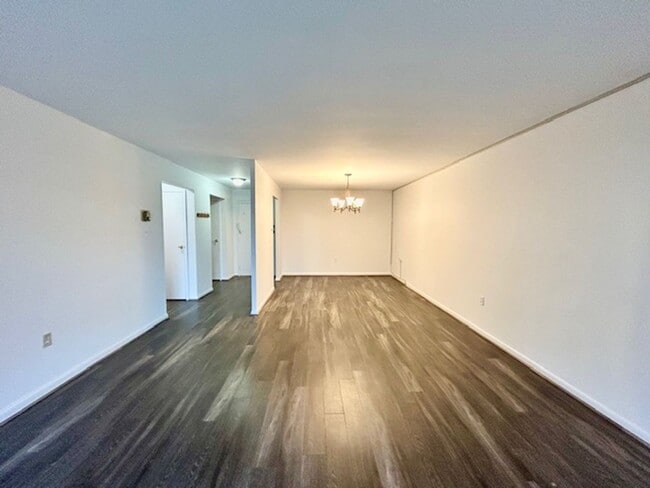 Building Photo - 10300 Westlake Dr