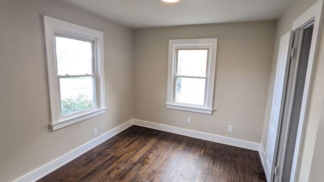 Building Photo - 2 Bed/1 Bath Home in Columbia w/Fence!