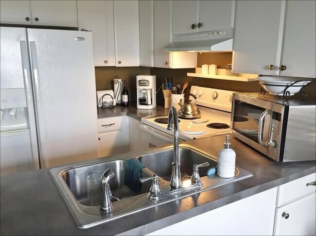 Building Photo - 488 Cedar Walk