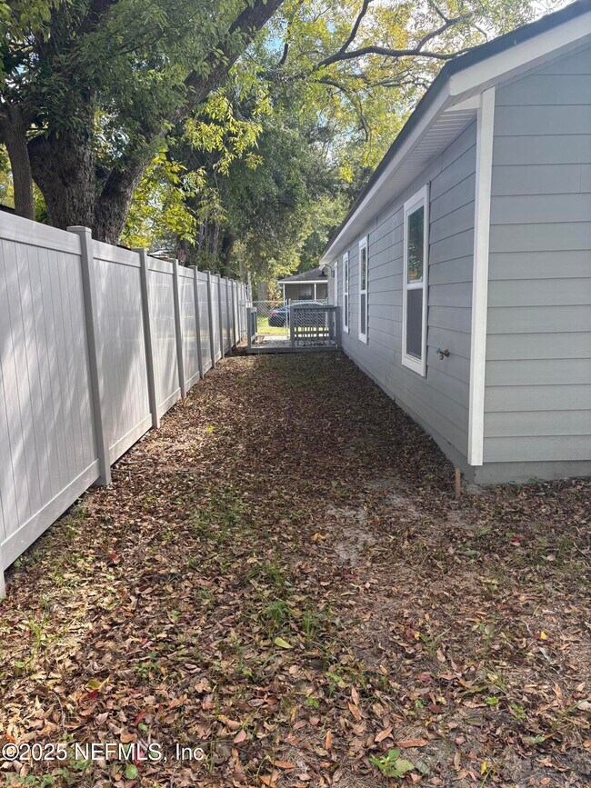 Building Photo - 1963 W 4th St