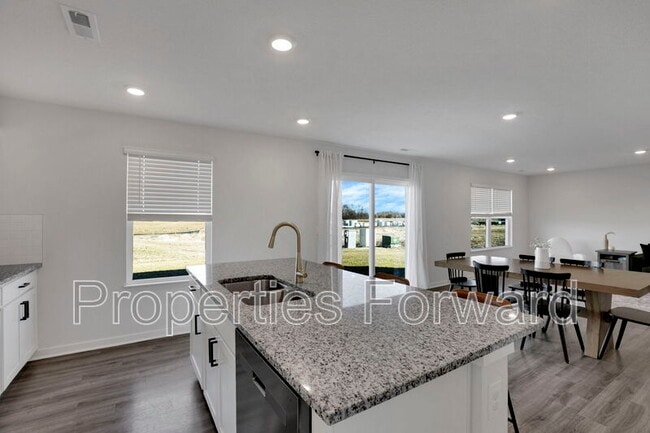 Building Photo - 11 Walnut St