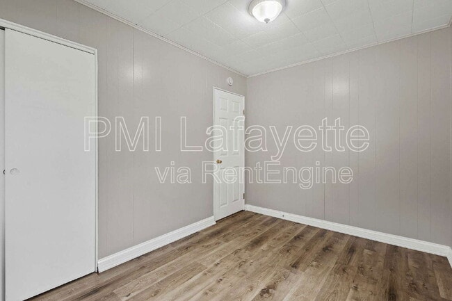 Building Photo - 2229 Roselawn Ave