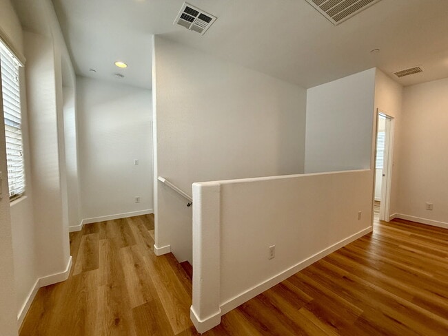 Building Photo - 4 BED, 2.5 BATH, 2 CAR-GARAGE, TWO-STORY, SINGLE FAMILY HOME FOR
