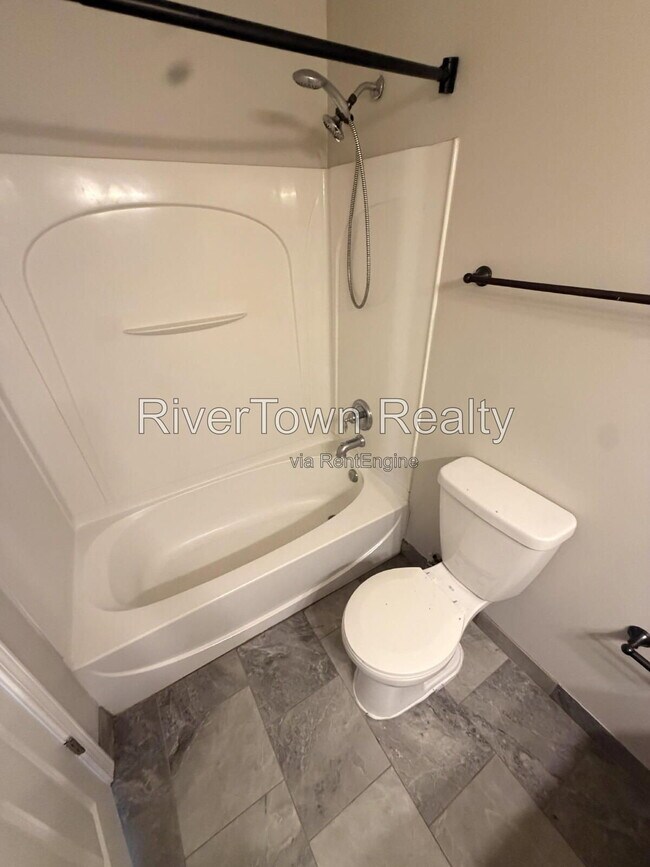 Building Photo - 10570 Pecan View Dr
