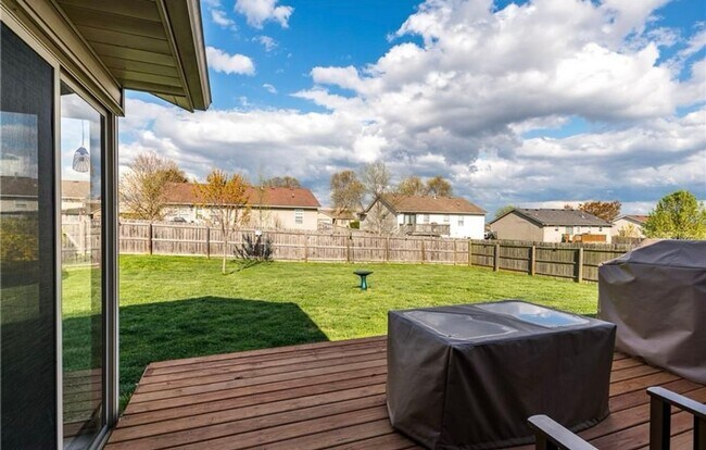 Building Photo - 3BR/2BR Home For Rent - Fenced Back Yard w...