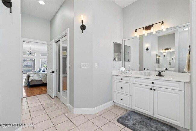 Building Photo - 3826 Reedpond Dr N