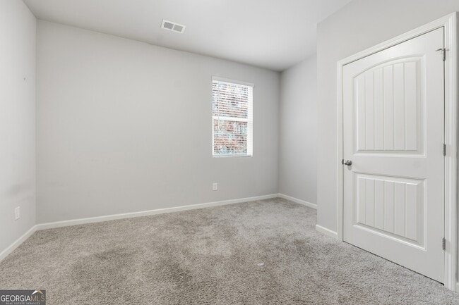 Building Photo - 6615 Bluffview Dr