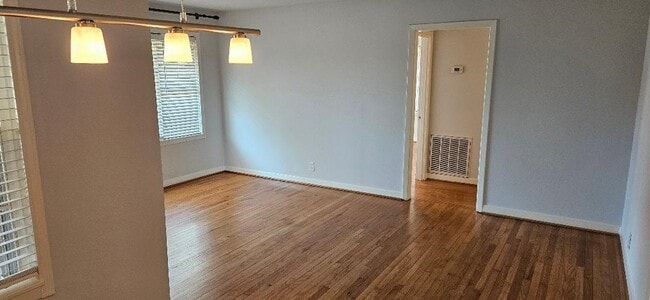 Building Photo - 4817 Lido Ln