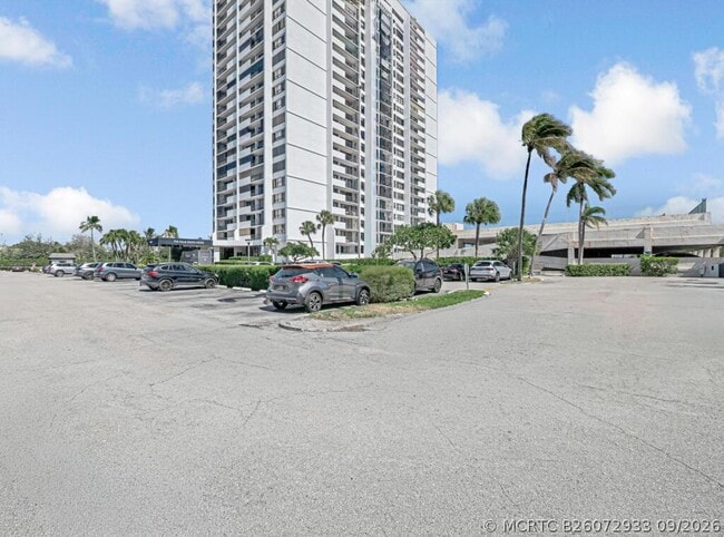 Building Photo - 5600 N Flagler Dr