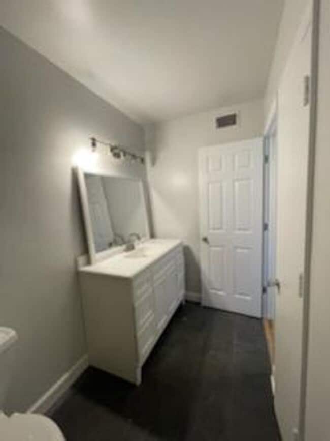 Building Photo - 246 White Bridge Pike