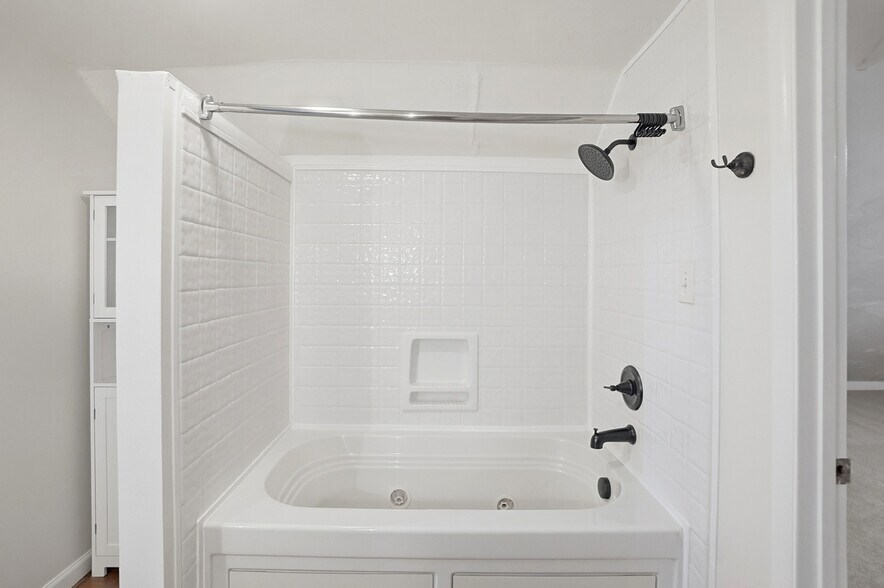 Building Photo - 2695 Bellwood Ave