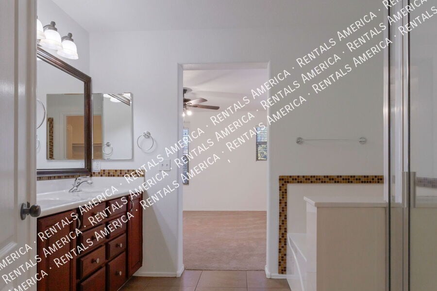 Building Photo - 1300 S Loback Ln