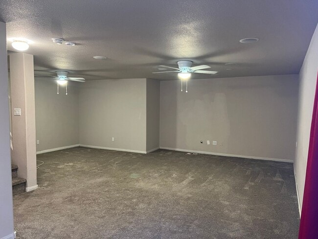 Building Photo - 6 bedroom Home With Pool and Basement