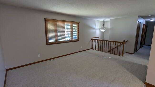 Building Photo - 3-bed home in Lewis Central school district