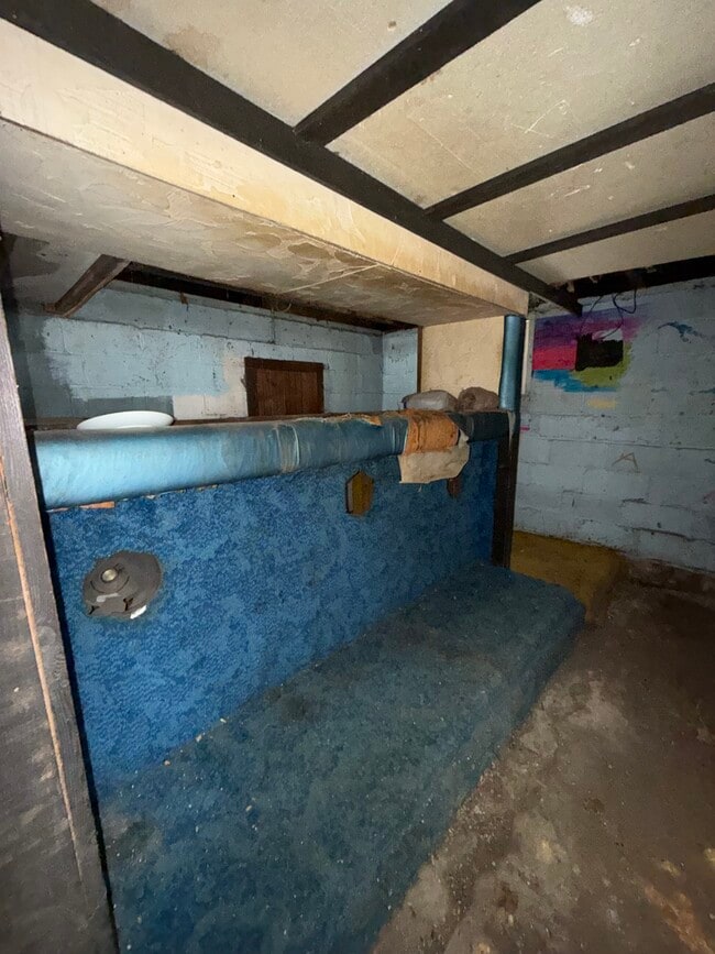 Building Photo - 111 E Livingston Dr