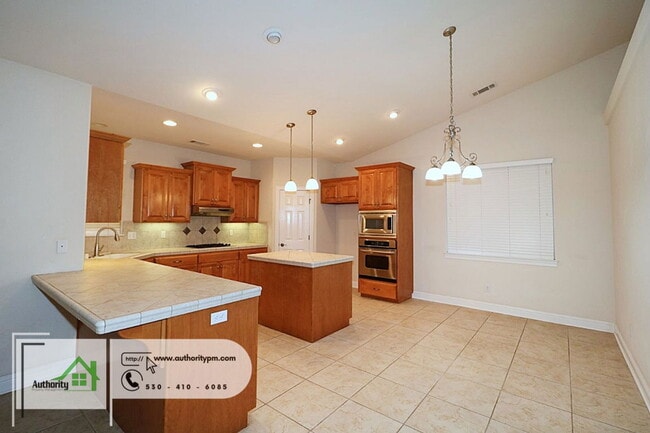Building Photo - 618 Casa Buena St
