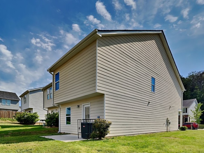 Building Photo - 2129 Belmont Cir NE
