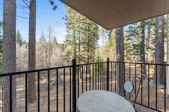 Building Photo - SKI LEASE:  Updated Townhome in Wooded, Central North Lake Location!