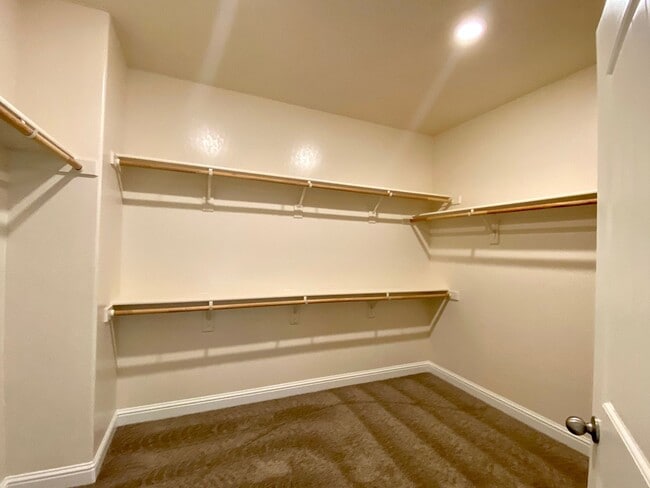 Building Photo - $3,195 Leonard & Shaw, 5 Beds - Alamos Ave...