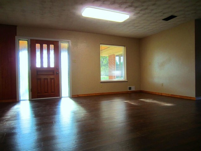 Building Photo - 1450 Highland Village Rd