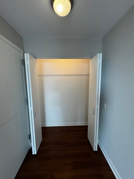 Building Photo - 732 S Clark St