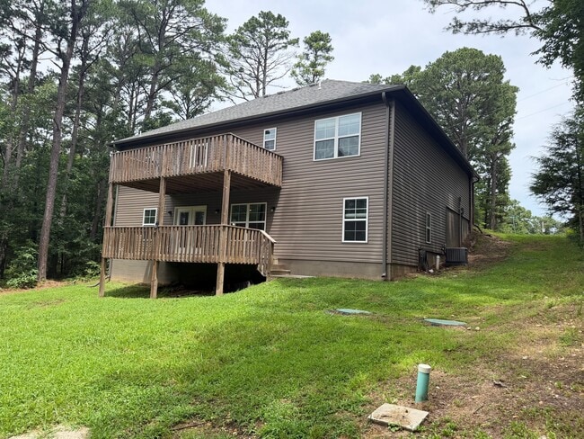 Building Photo - 7 Tiverton Ln