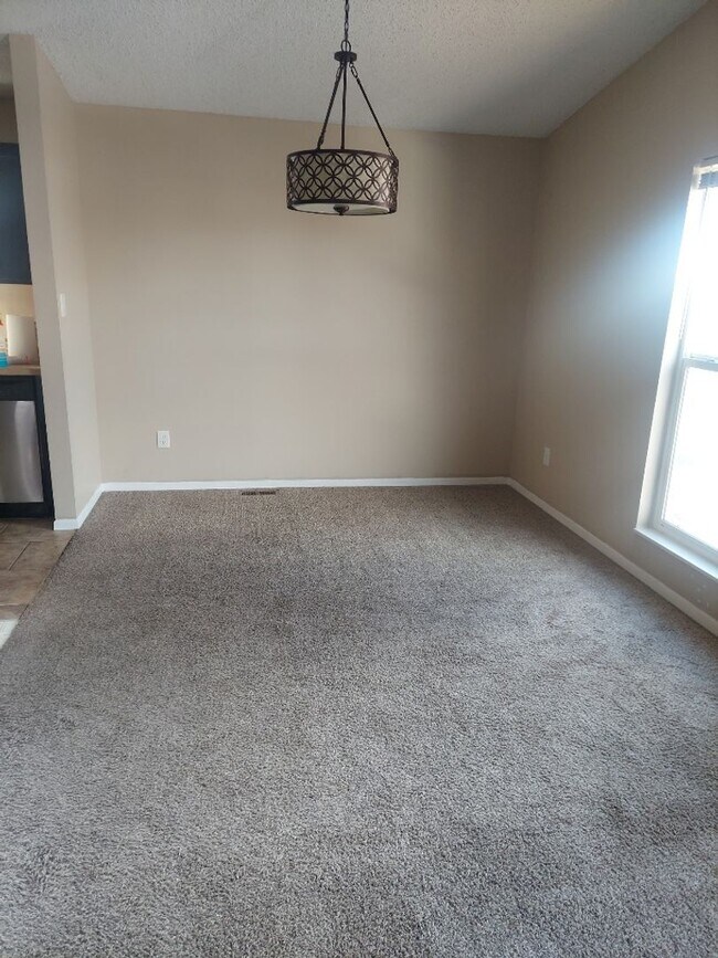 Building Photo - 4 Bedroom on Dublin available soon!