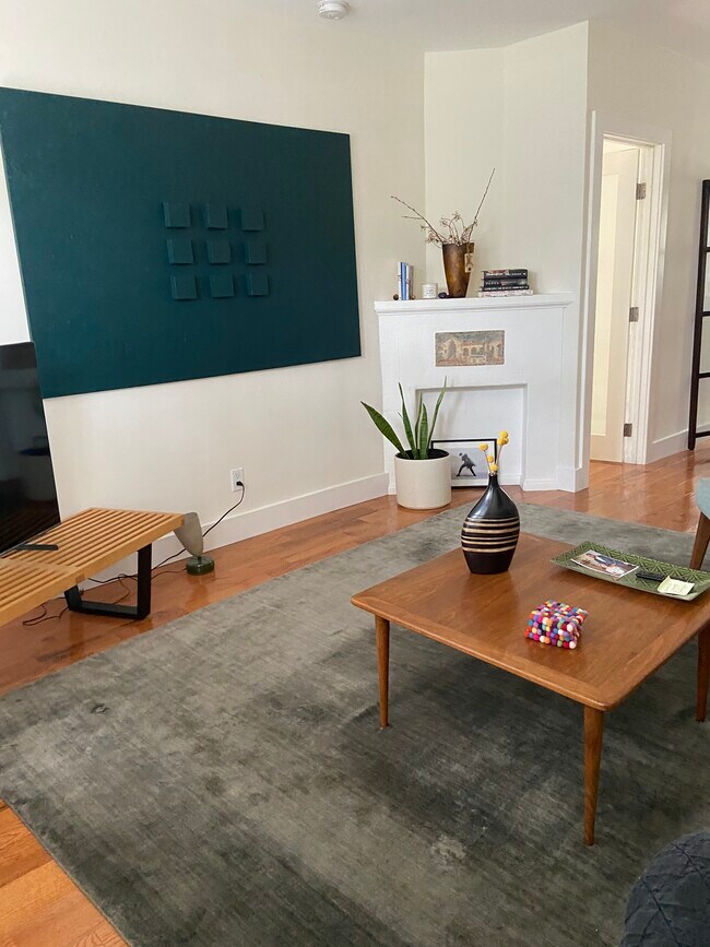 Building Photo - 4920 Hickory St