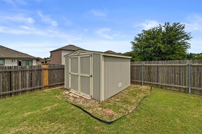 Building Photo - 214 Briarwood Dr