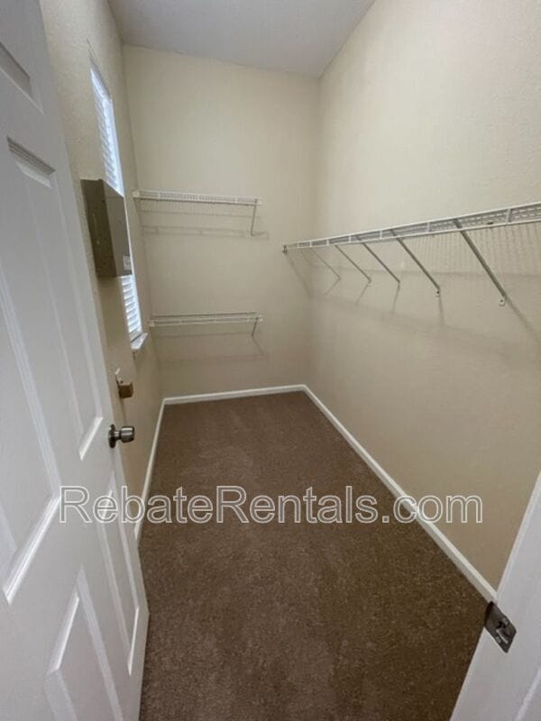 Building Photo - 10075 Gate Pkwy N