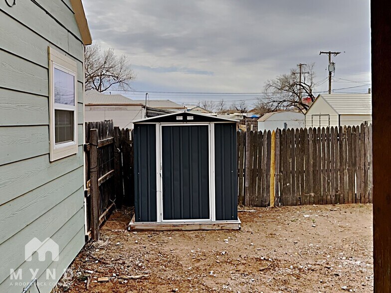 Building Photo - 118 Uvalde Ave