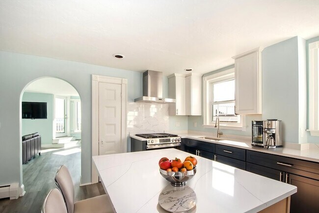 Building Photo - 7 Whitehead Ave