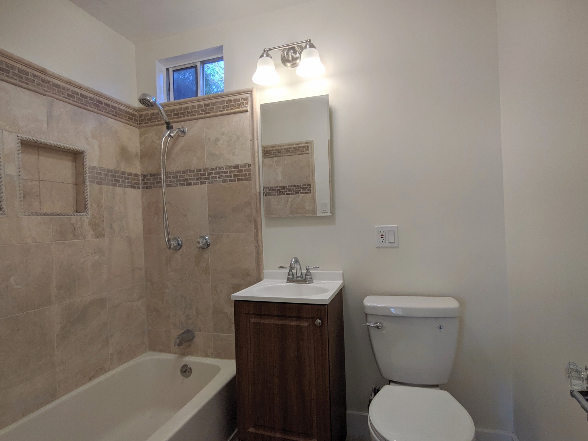 Building Photo - 126 East Avenue 32