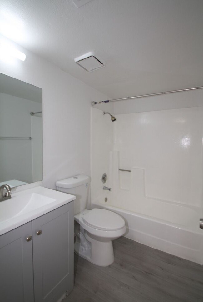 Building Photo - 921 Snug Harbor St