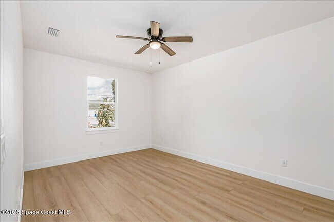 Building Photo - 176 Sunset Dr