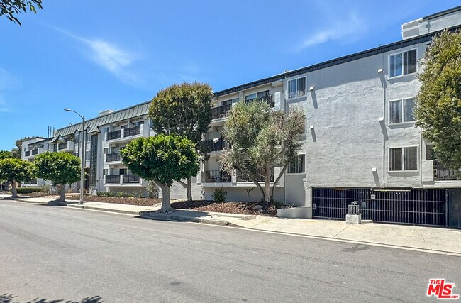 Building Photo - 8163 Redlands St