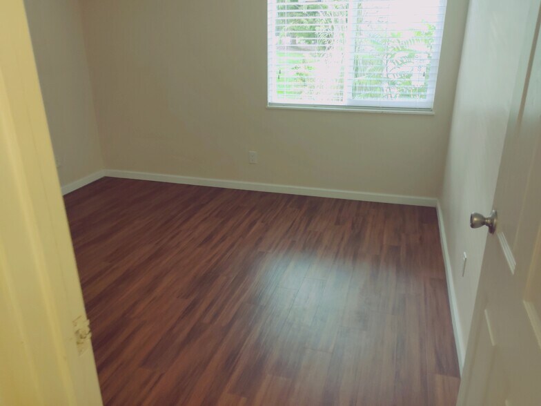 Building Photo - 8555 Fairmount Dr