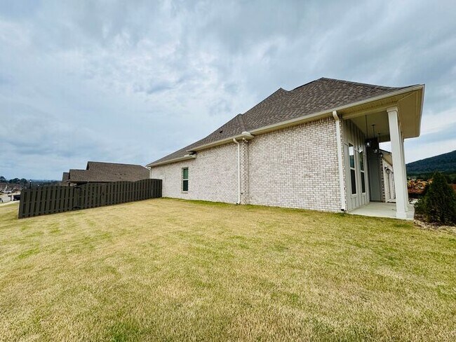 Building Photo - FENCED yard-great location at the base of Keel Mountain