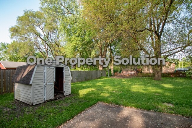 Building Photo - 200 E 69th Pl
