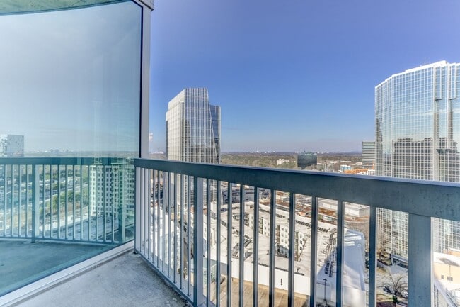 Building Photo - Gorgeous Two Bedroom Condo with Stunning Views of Buckhead!