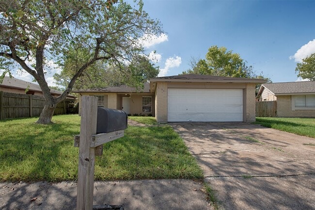 Building Photo - 4843 Beechaven St