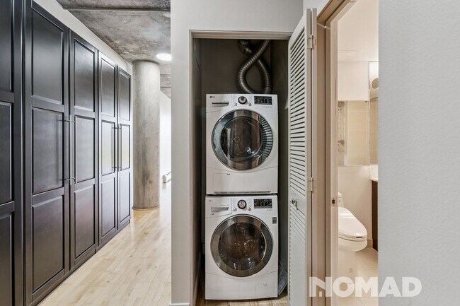 Building Photo - Large 1 Bedroom in Jack London Oakland w/ ...