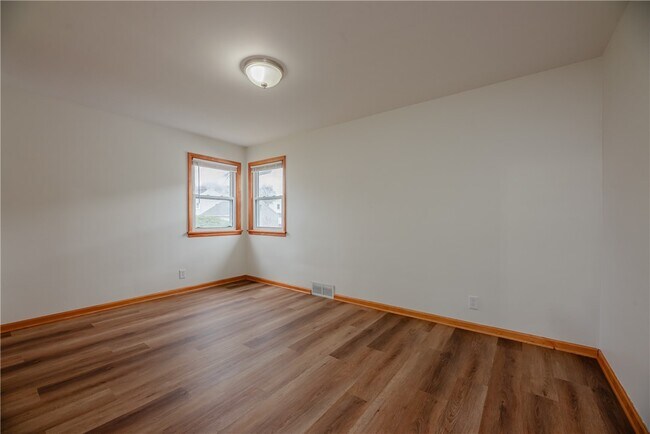 Building Photo - 416 W Spruce St