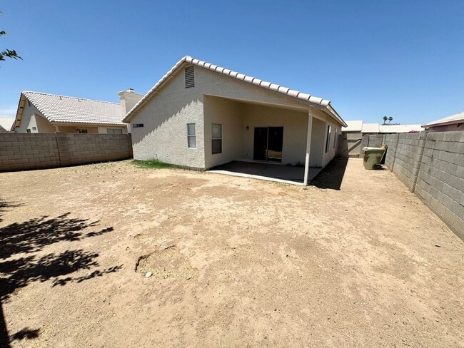 Building Photo - 3 Bedroom/2 Bath Single Level Home! NO HOA