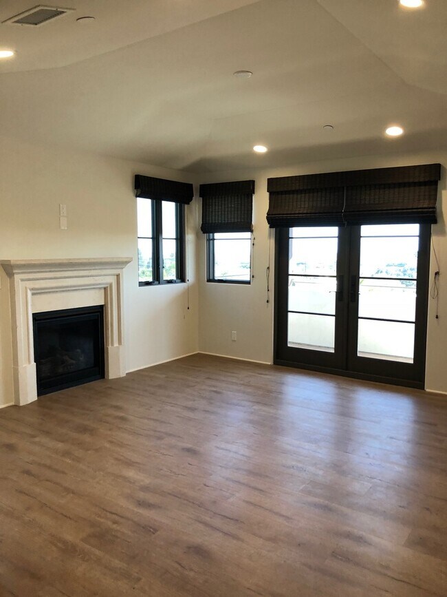 Building Photo - 433 APS