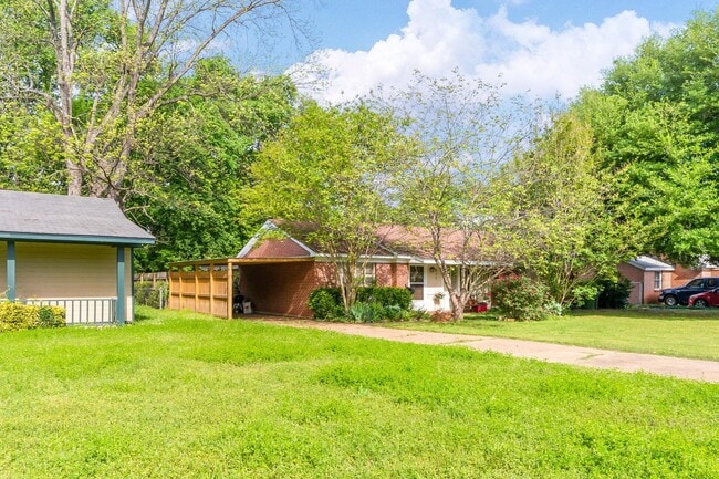 Building Photo - 973 Parkwood Ct