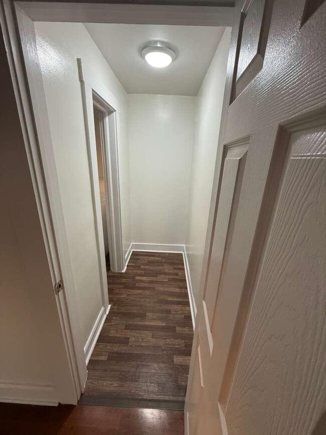 Building Photo - 932 E Market St