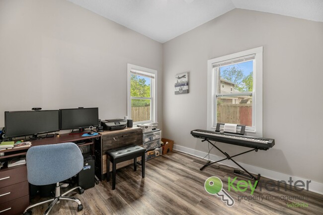 Building Photo - Delano District | Renovated 3 Bedroom 3 Ba...